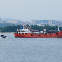 KRI Bung Hatta dan KRI Panah Amankan Kapal Asing pada Latihan Operasi Laut di Morowali