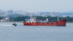 KRI Bung Hatta dan KRI Panah Amankan Kapal Asing pada Latihan Operasi Laut di Morowali