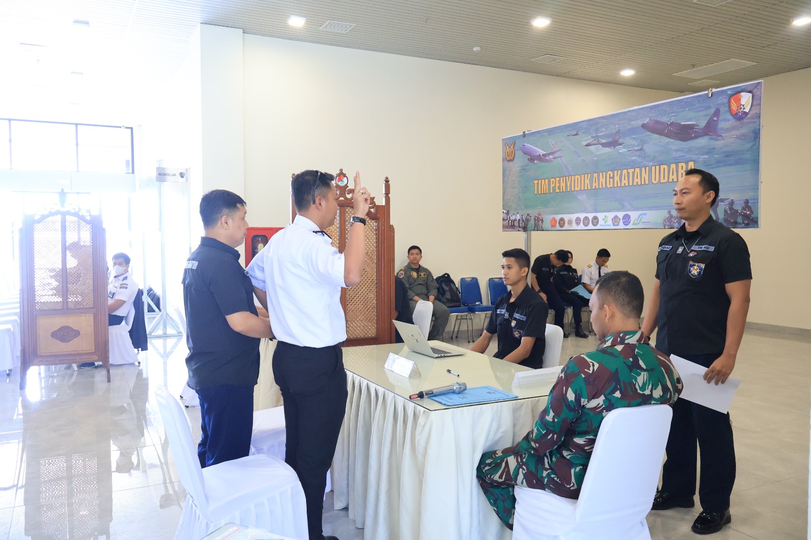 Sukhoi Su 27/30 Skadron Udara 11 Paksa Mendarat Pesawat Asing di Lanud Sultan Hasanuddin