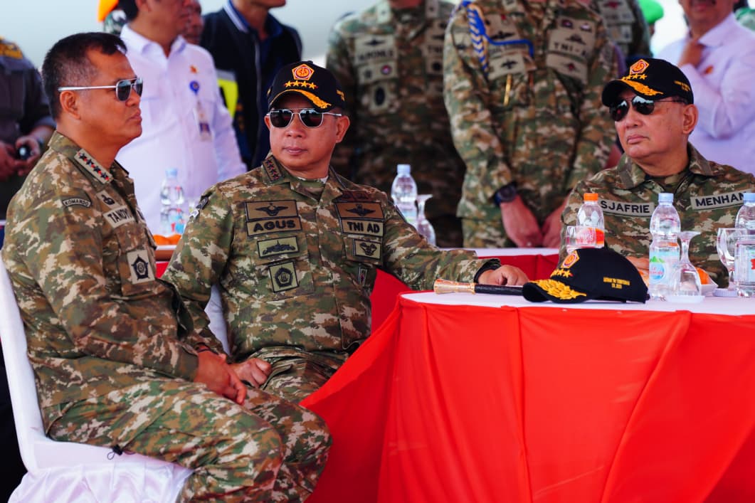 Bersama Tuhan Menyerbu Dari Langit: Ratusan Prajurit TNI Terjun di Morowali