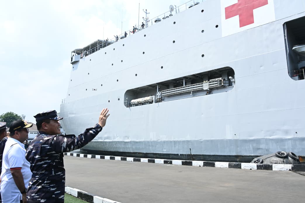 TNI AL Kerahkan KRI dan Helikopter untuk Bantu Korban Bencana di Aceh, Sumut dan Sumbar