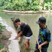 Babinsa Bendowulung Ajak Warga, Jaga Kebersihan Dan Kelestarian Sumber Mata Air