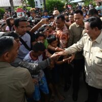 Panglima TNI Dampingi Presiden RI Tinjau Lokasi Bencana Tapanuli Tengah dan Padang