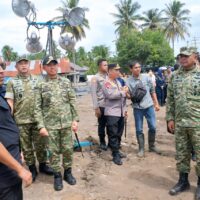 Panglima TNI Dampingi Presiden RI Tinjau Jembatan Bailey dan Pengungsian Korban Bencana di Bireuen, Aceh