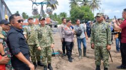 Panglima TNI Dampingi Presiden RI Tinjau Jembatan Bailey dan Pengungsian Korban Bencana di Bireuen, Aceh