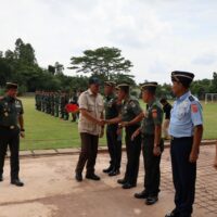 Dankodiklat TNI Sambut Kedatangan Menhan RI dan Panglima TNI dalam Rangka Peresmian Sekolah SePa PK TNI di KODIKLAT TNI