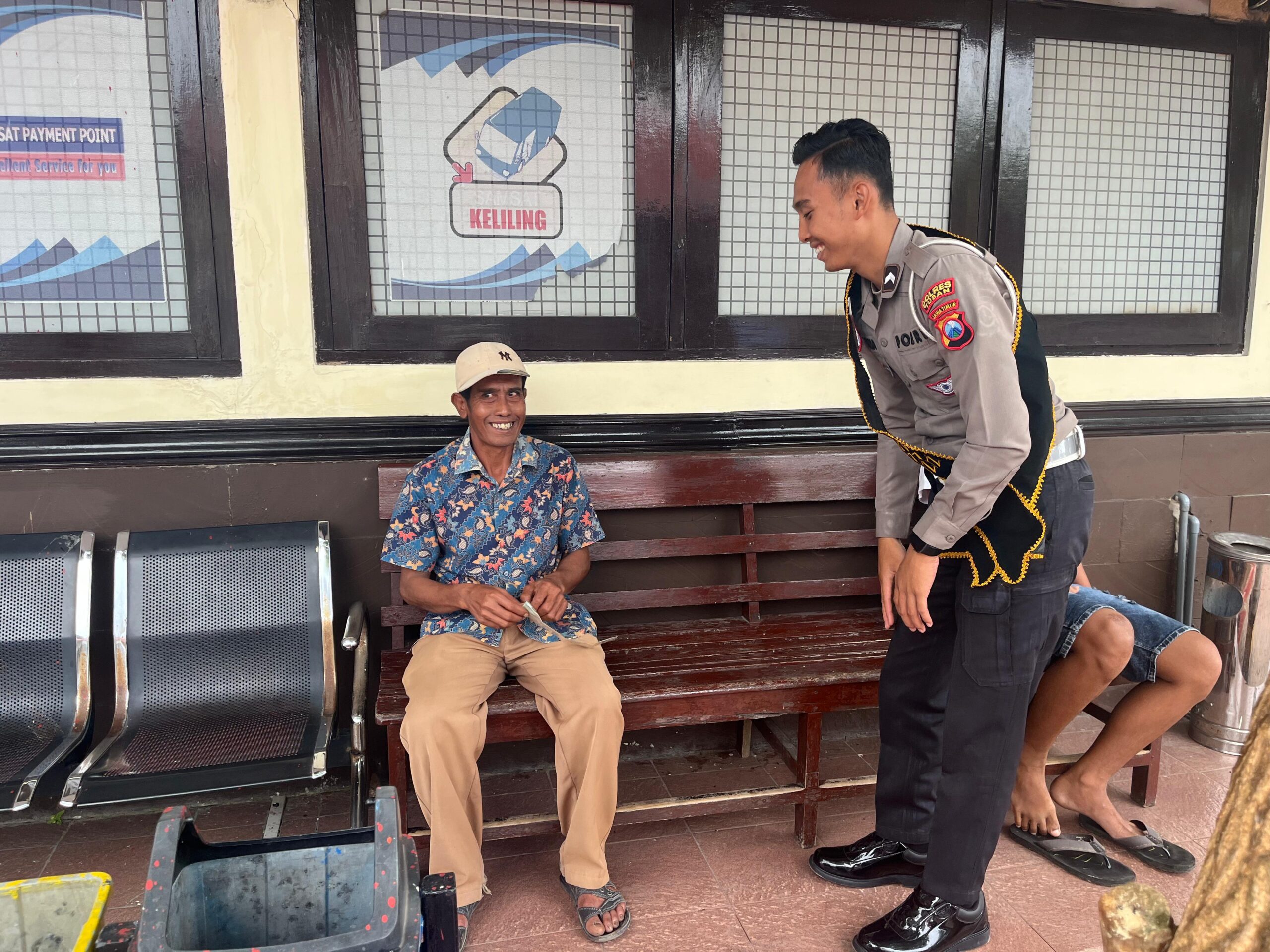 Pelayanan Tanpa Jarak: Polisi Tuban Turun Menyapa dengan Ketulusan