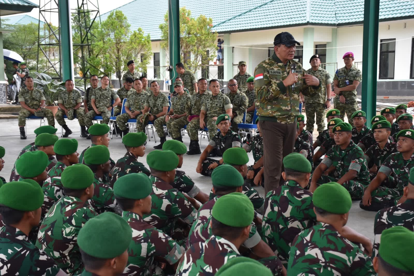 Danrem 181/PVT Sambut Kedatangan Menhan RI beserta rombongan di Yon TP 806/SI