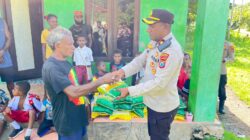 Kapolres Maybrat Salurkan Bansos untuk Warga Kampung Imsun Jelang Perayaan Natal
