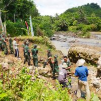 TNI Bangun Jembatan Gantung 80 Meter Untuk Percepat Mobilitas Warga Sukabumi