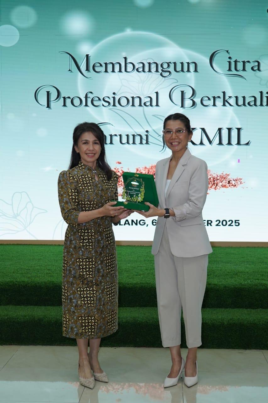 Gubernur Akademi Militer Hadiri Acara Profesional Make Up Taruni Akmil