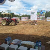 Babinsa Koramil 1710-03/Kuala Kencana Hadiri Pembukaan Sekolah Lapang Pertanian di Distrik Iwaka