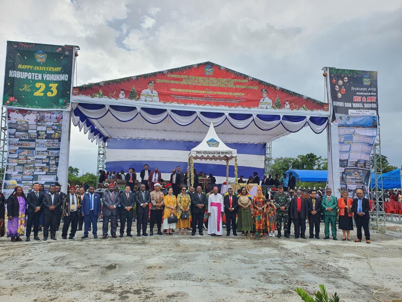 Dandim 1715/Yahukimo Hadiri HUT Ke-23 Kab. Yahukimo dan Natal Bersama Korpri, TNI/Polri dan Masyarakat