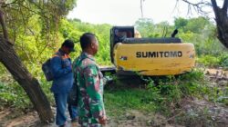 ‎Peduli Lingkungan, TNI Bancar Tuban Wujudkan Normalisasi Kali Sowan