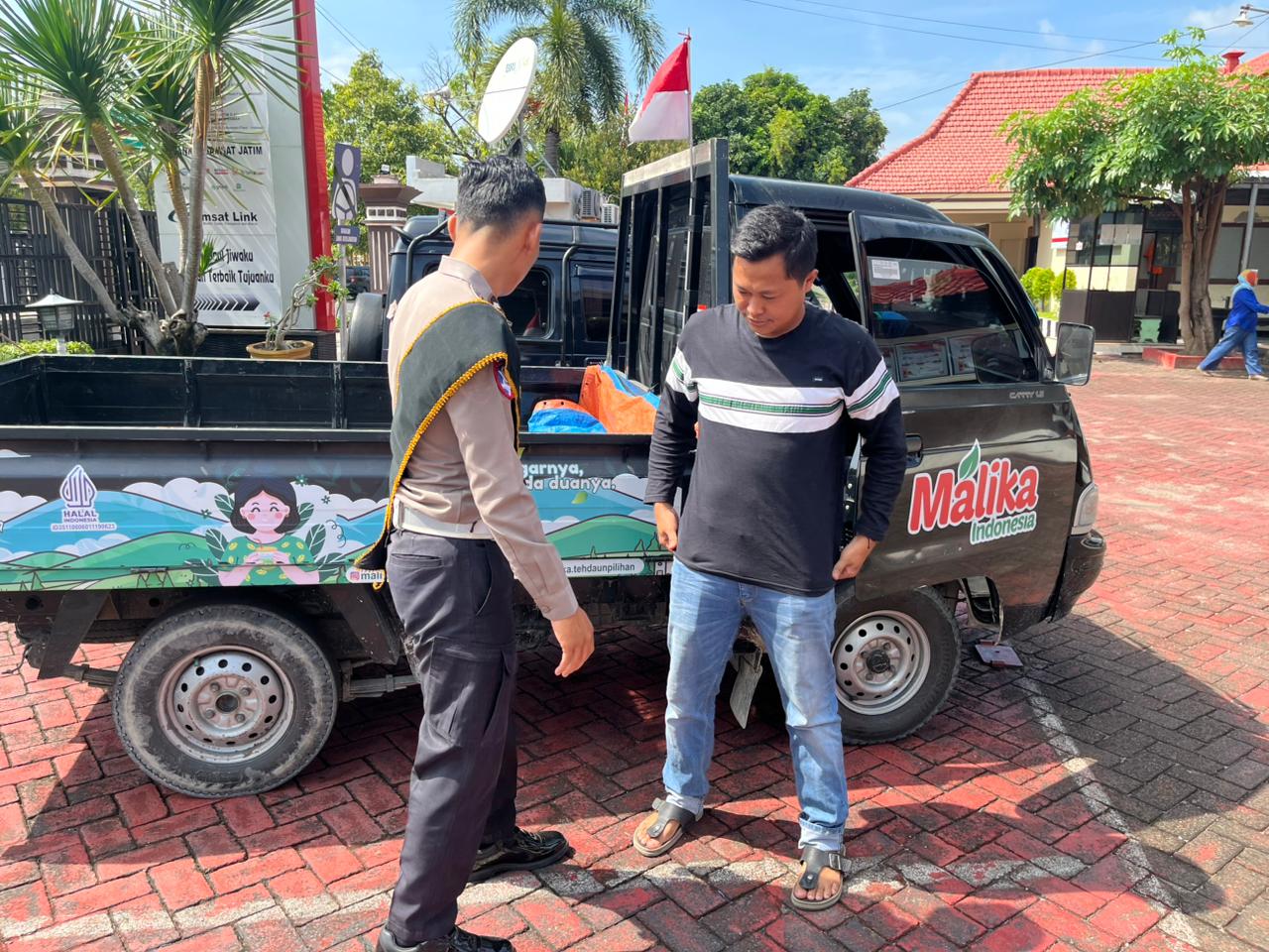 Bukan Menilang, Tapi Menyapa: Cara Baru Polantas Tuban Merebut Kepercayaan Warga