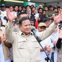 Panglima TNI Dampingi Presiden Prabowo Subianto Tinjau Lokasi Pengungsian Langkat