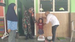 Babinsa Kelurahan Rembang Dampingi Kegiatan Penimbangan Balita Bersama Kader Posyandu