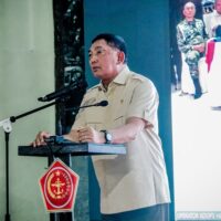 Panglima TNI Bersama Menhan RI Anugerahkan KPLB kepada Prajurit Berprestasi di Timika