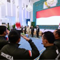 Pecahkan Rekor Dunia di SEA Games 2025, Lifter TNI Rizki Juniansyah Dianugerahi Kenaikan Pangkat Luar Biasa