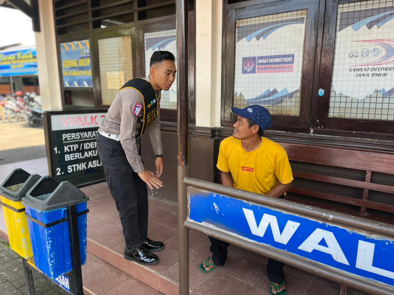 Bukan Pencitraan, Tapi Pengabdian: Polantas Menyapa dan Air Mata Kepercayaan di Tuban