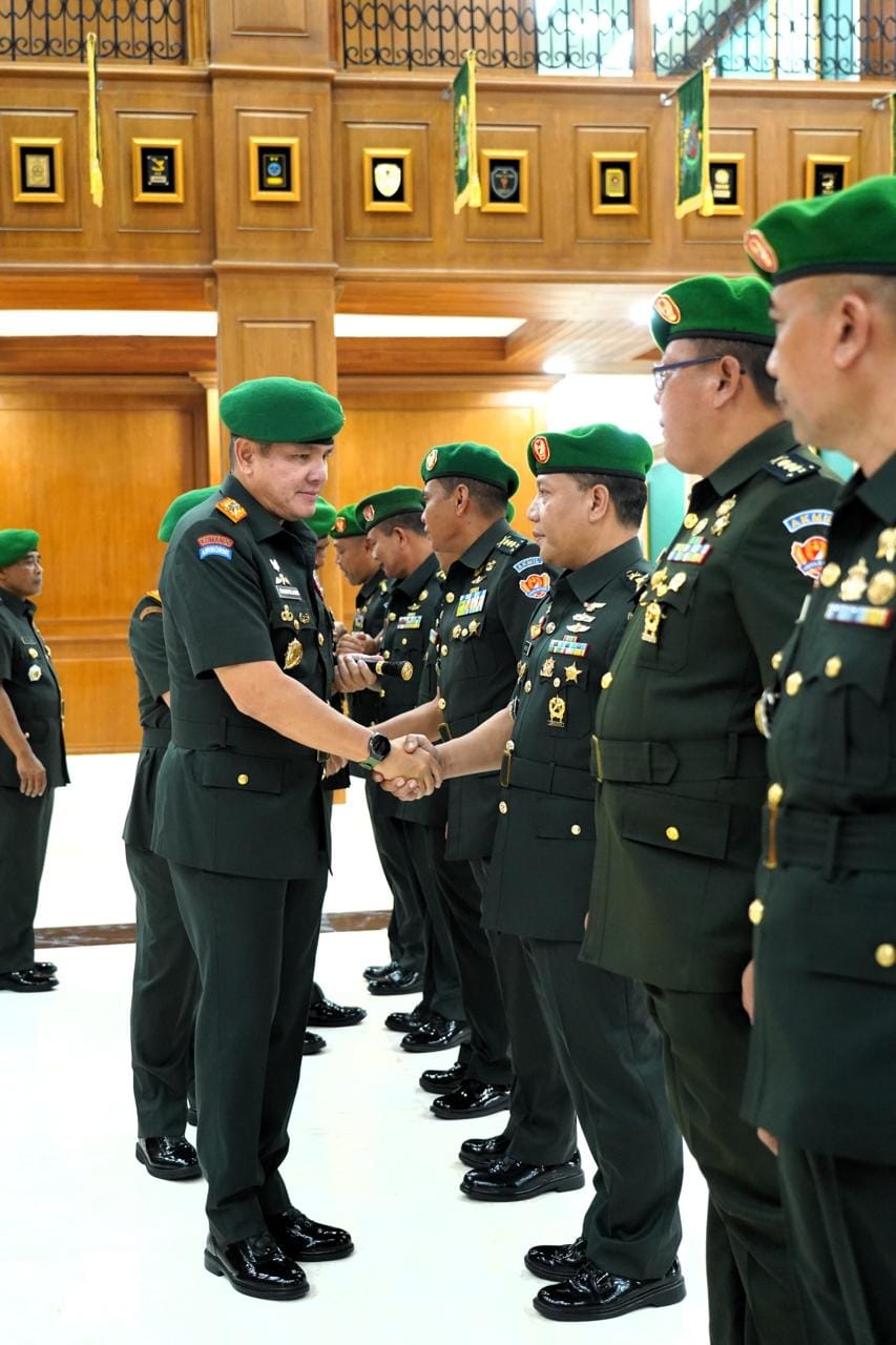 Perkuat Regenerasi Kepemimpinan Gubernur Akmil Pimpin Sertijab dan Tradisi Warga