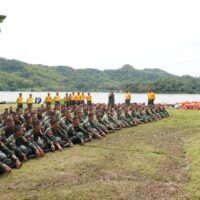 Gubernur Akmil Meninjau Latihan Teknik Mendayung dan Ketahanan Taruna Tingkat II