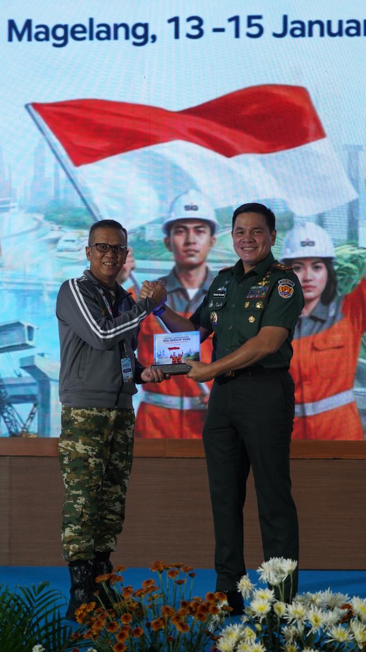 Gubernur Akmil Beri Pembekalan Geopolitik kepada Peserta Retreat SIG