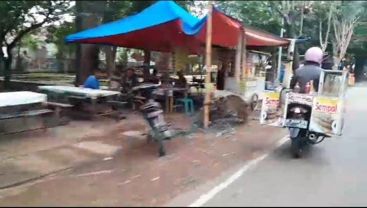 Ketika Fasum Jadi Ruang Komersial: PKL Menetap di Taman Maramis