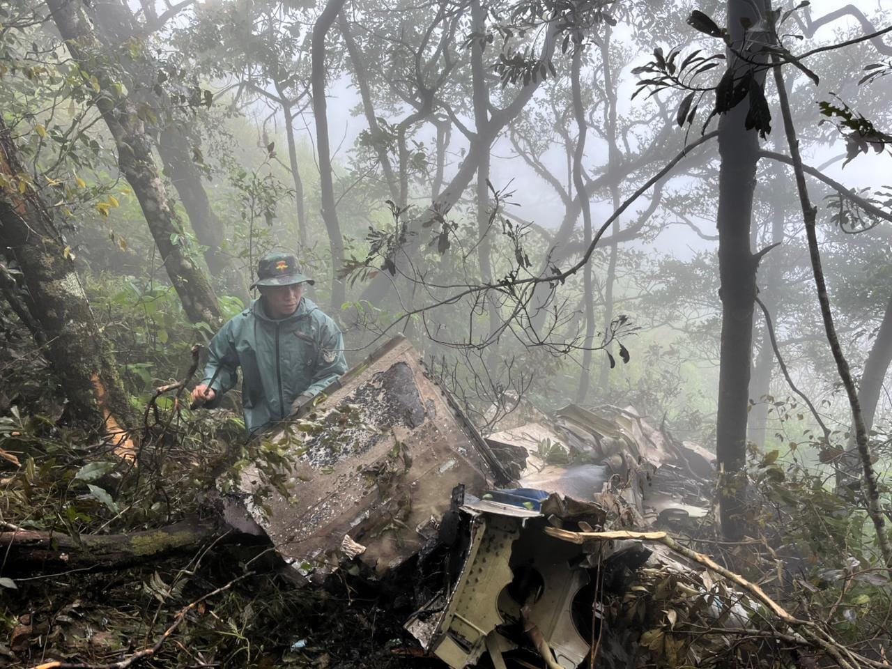 Prajurit TNI Temukan Black Box ATR 42-500
