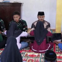 Satgas TMMD Ke 127 Kodim 0808/Blitar Ajarkan Anak-Anak Mengaji Di Dusun Barurejo