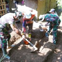 Peduli Kesehatan Warga, Satgas TMMD Ke 127 Kodim 0808/Blitar Kerjakan Pondasi MCK Mbah Sinem