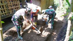 Peduli Kesehatan Warga, Satgas TMMD Ke 127 Kodim 0808/Blitar Kerjakan Pondasi MCK Mbah Sinem