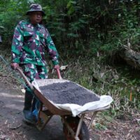Akselerasi Pembangunan, Material Jembatan TMMD Ke 127 Mulai Didrop Di Desa Krisik