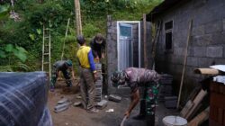 Wujud Kepedulian TNI, Satgas TMMD Ke 127 Bangun MCK Layak Untuk Warga Desa Krisik