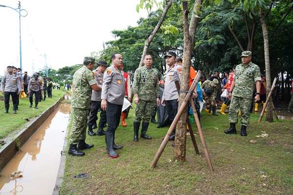 Jaga Jakarta Bersih, Pangdam Jaya Bersama Forkopimda Pimpin Kerja Bakti Serentak di Seluruh Wilayah Kodam Jaya