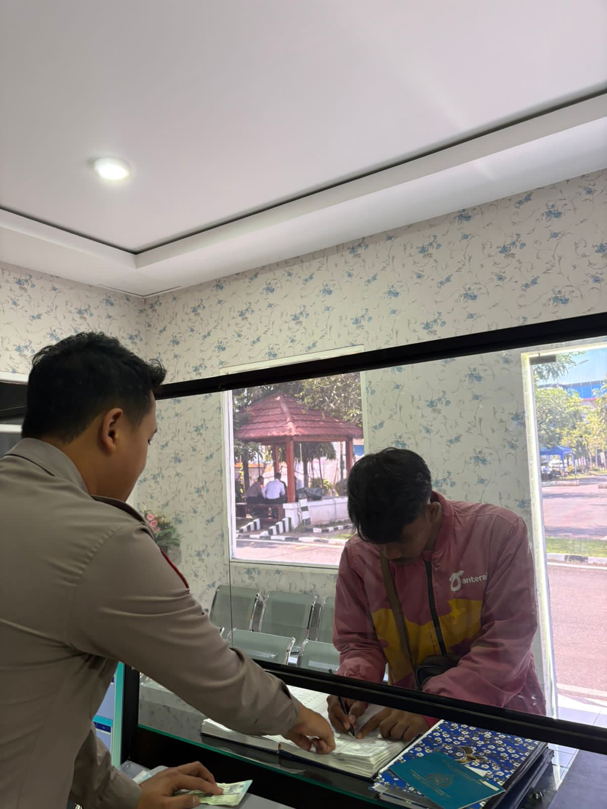 Dari Desa-desa Tuban, Polisi Membangun Ulang Kepercayaan