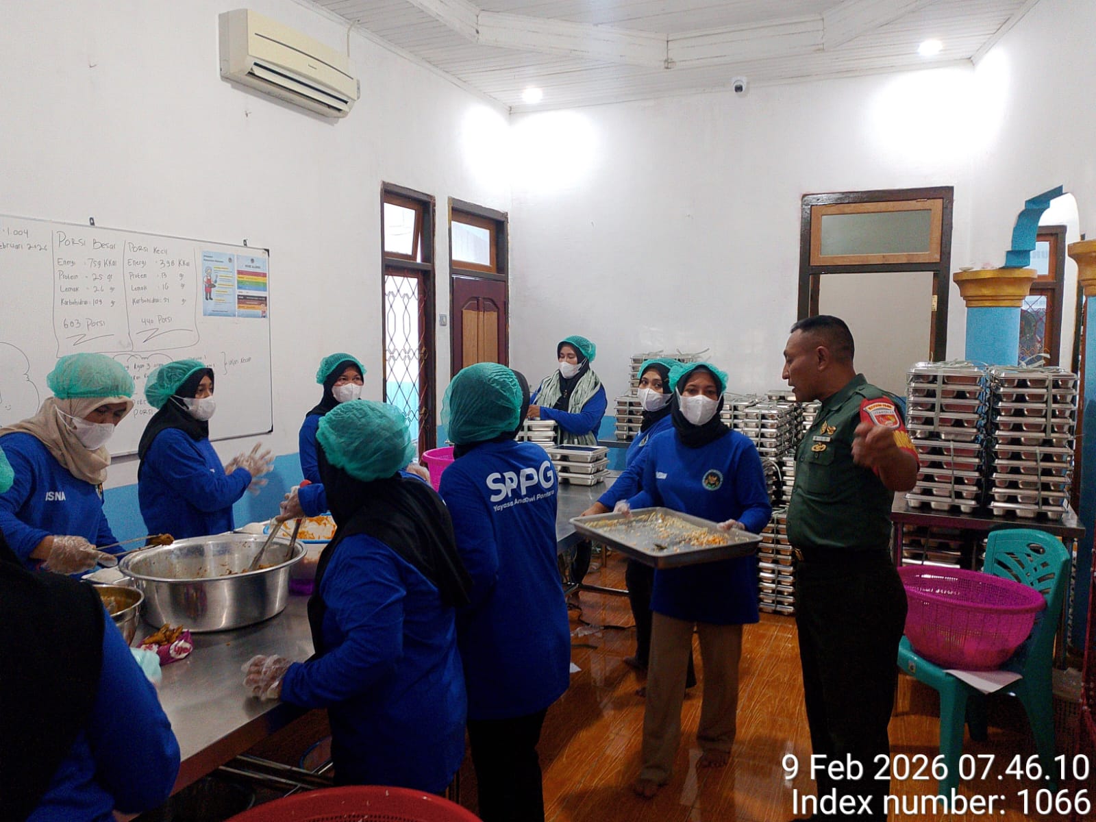 Pastikan Layak Konsumsi, Babinsa Kodim 1505/Tidore Pantau Dapur MBG