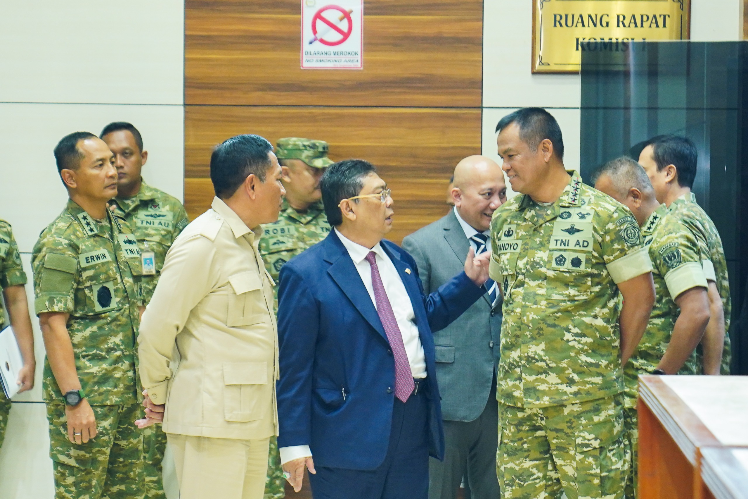 Wapang TNI dan Wamenhan RI Bahas Penguatan Alutsista dalam Rapat Kerja Komisi I di DPR RI