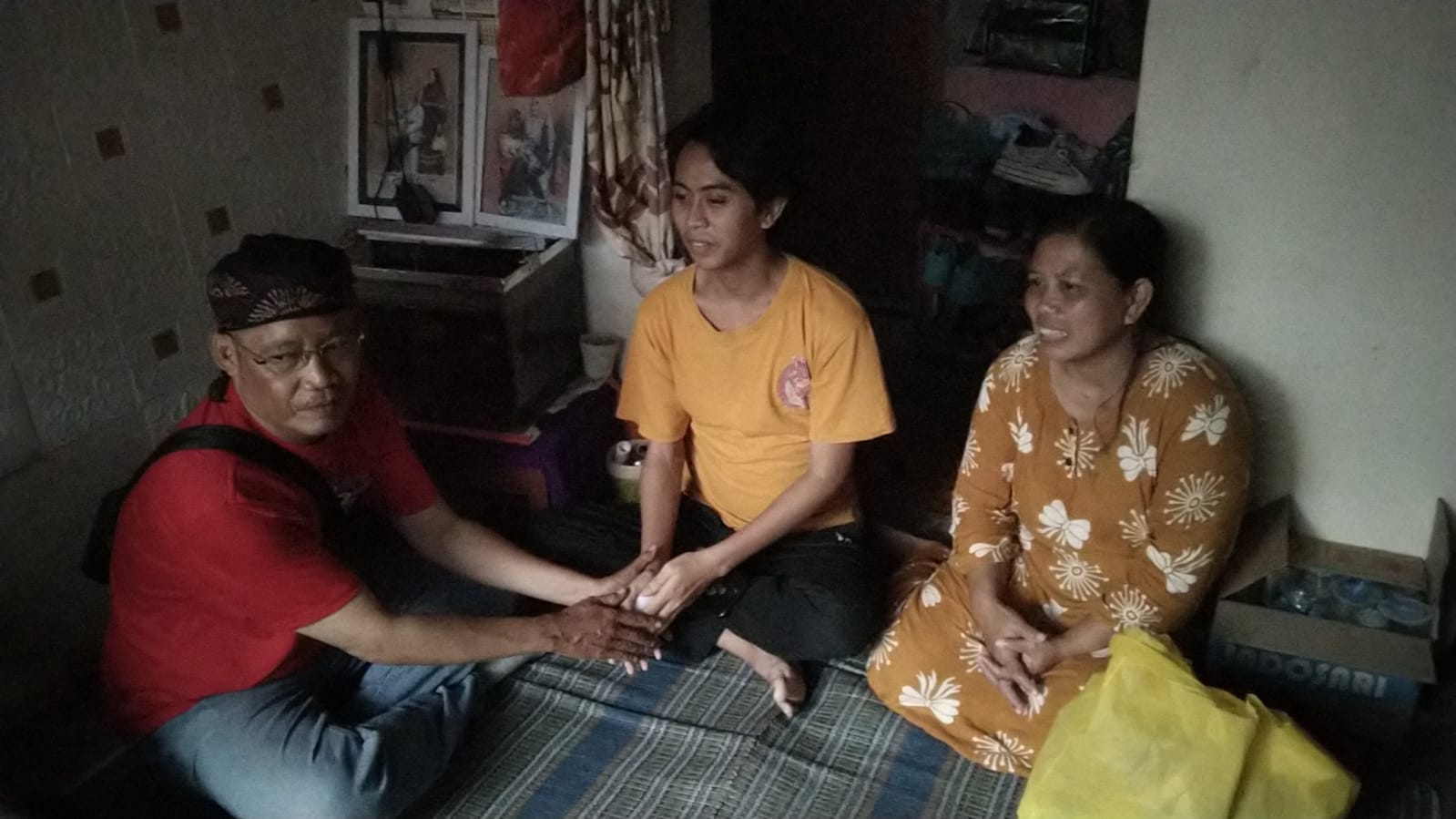 Peduli Kemanusiaan, AWPR Salurkan Bantuan bagi Warga Sakit Tumor Ganas Peduli Kemanusiaan, AWPR Salurkan Bantuan bagi Warga Sakit Tumor Ganas