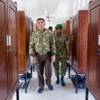 Wakil Panglima TNI Dampingi Menhan RI Kunjungi Yonif TP 852/ABY