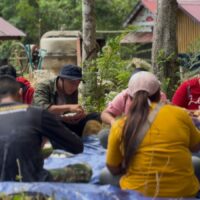 Saat Lelah Menjadi Cerita, Satgas TMMD dan Warga Makan Siang Bersama