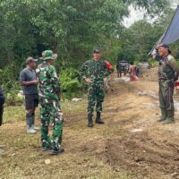 Dansatgas TMMD Wiltas Ke-127 Kodim 0912/Kubar Tinjau Langsung Progres Semenisasi Jalan di Linggang Amer