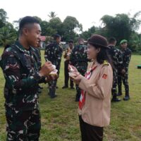 Hangatnya Kebersamaan Anggota Satgas TMMD dan Warga Usai Upacara 17-an