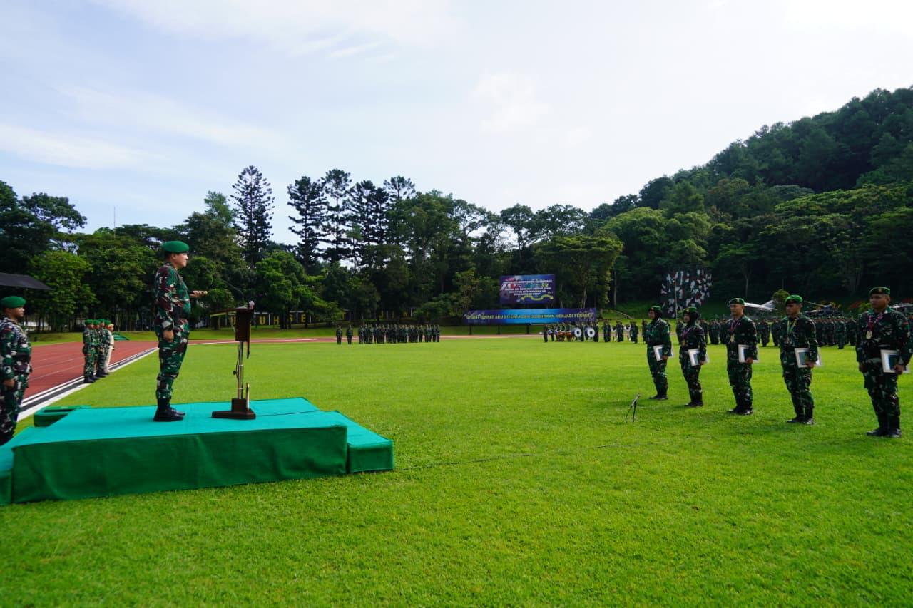 Upacara 17-an Februari 2026, Gubernur Akmil Bacakan Amanat Kasad dan Berikan Penghargaan Prajurit Berprestasi Upacara 17-an Februari 2026, Gubernur Akmil Bacakan Amanat Kasad dan Berikan Penghargaan Prajurit Berprestasi
