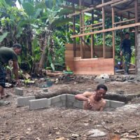 Meski Berpuasa, Satgas TMMD Ke-127 Kodim 0912/Kubar Tetap Semangat Bangun Septic Tank RTLH