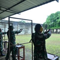 Wujudkan Prajurit yang Profesional dan Siaga, Lanud Sjamsudin Noor Gelar Latihan Menembak TW I Tahun 2026