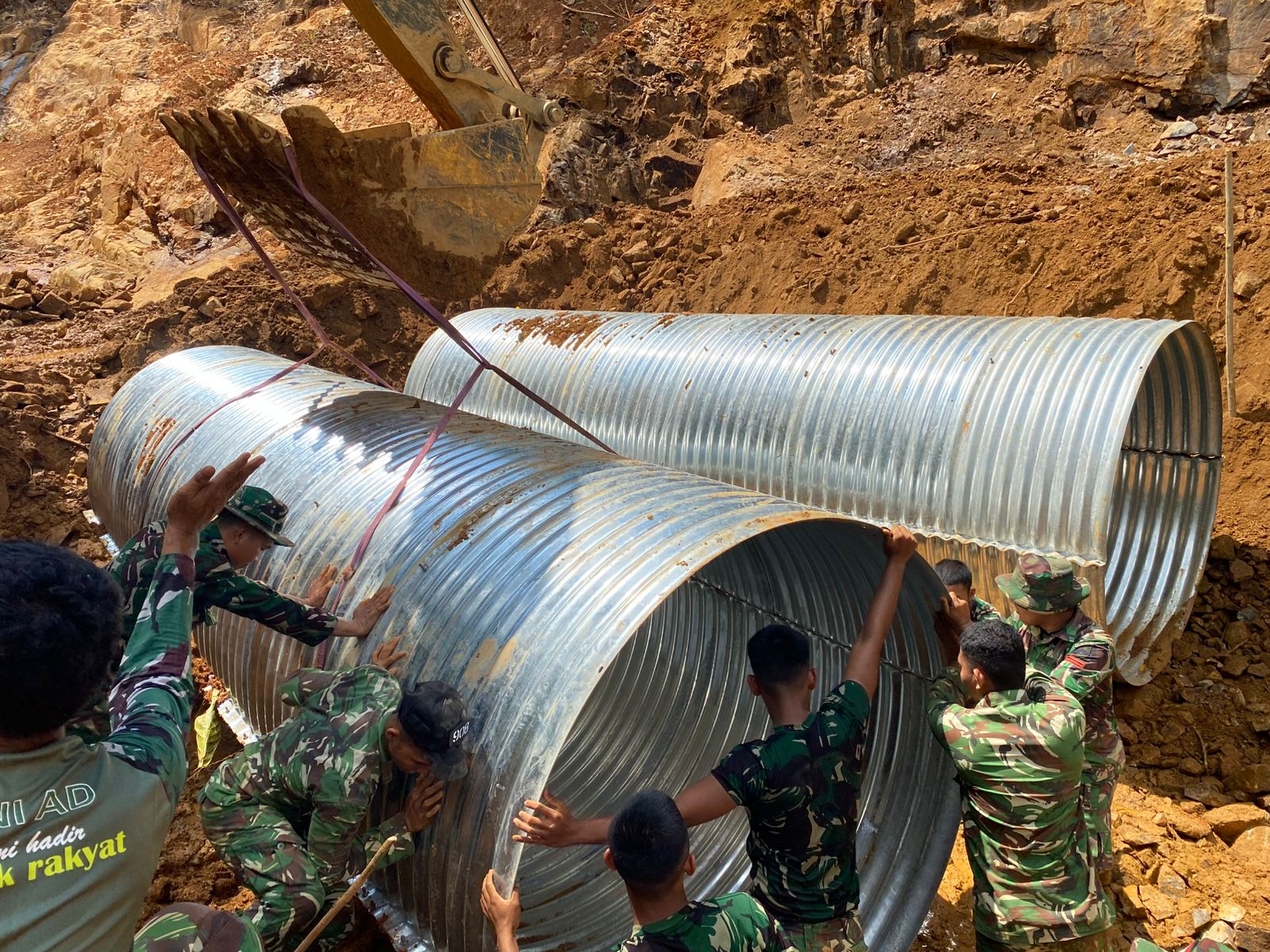 Satgas Gulbencal Kodam I/BB Tuntaskan Jembatan Armco Kedua, Percepat Pemulihan Akses Warga Pascabencana