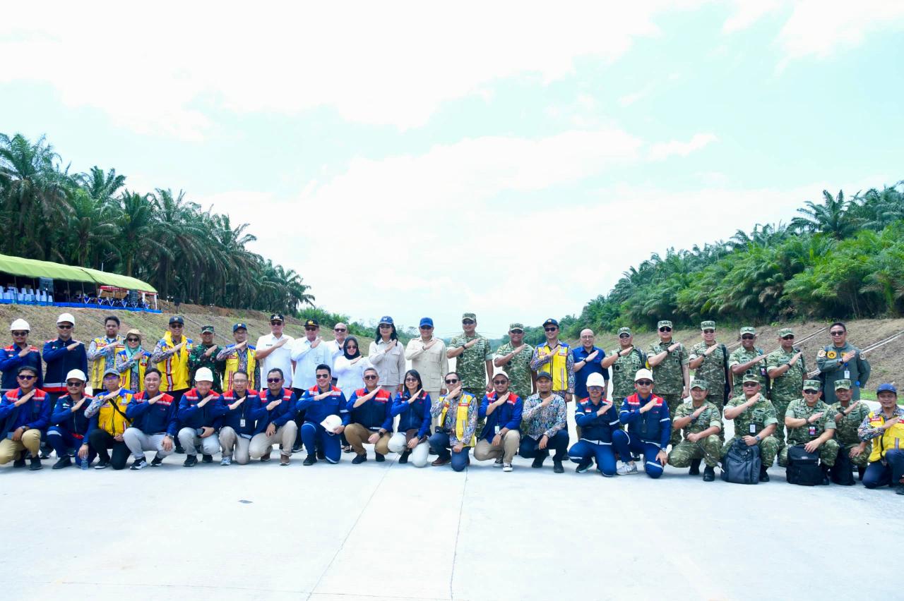 TNI Berhasil Laksanakan Uji Coba Pendaratan F-16 dan Super Tucano di Ruas Tol JTTS Lampung