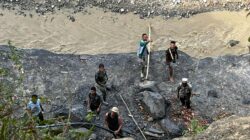 Satgas TNI AD Pimpin Gotong Royong, 550 Meter Pipa Air Bersih Terpasang di Desa Jamat