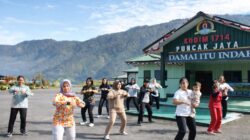 Senam Jum’at Sehat Bersama, Cara Ibu Persit Kodim 1714/Puncak Jaya Tampil Bugar Dan Sehat